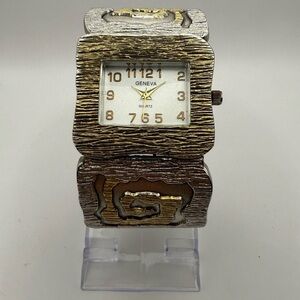 Geneva Silver Gold Women’s Bracelet Watch (New Battery) Beautiful Stainless Back